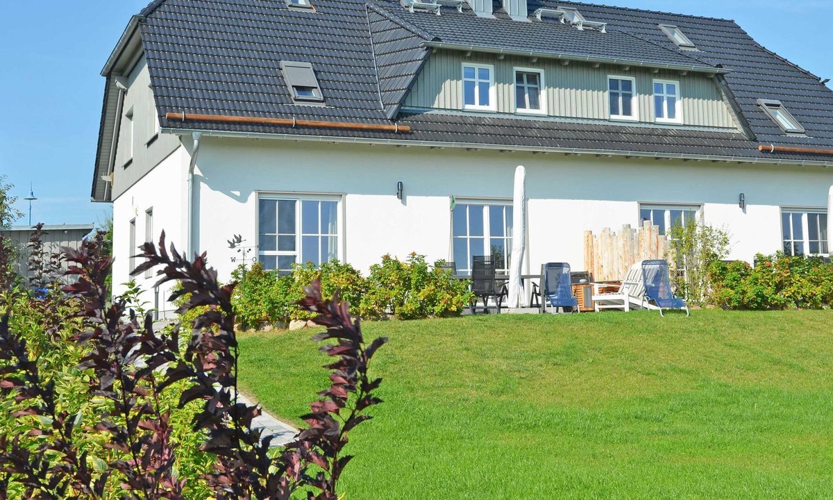 Alt Reddevitz Apartment | House Moenchgut | Half of house 1 with fireplace, sauna, garden - DR 01