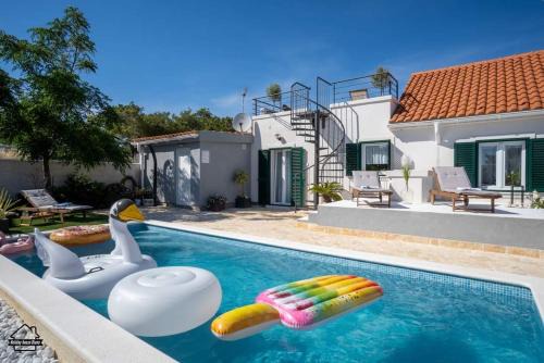 Vir Villa | House Diana - heated swimming pool and jacuzzi