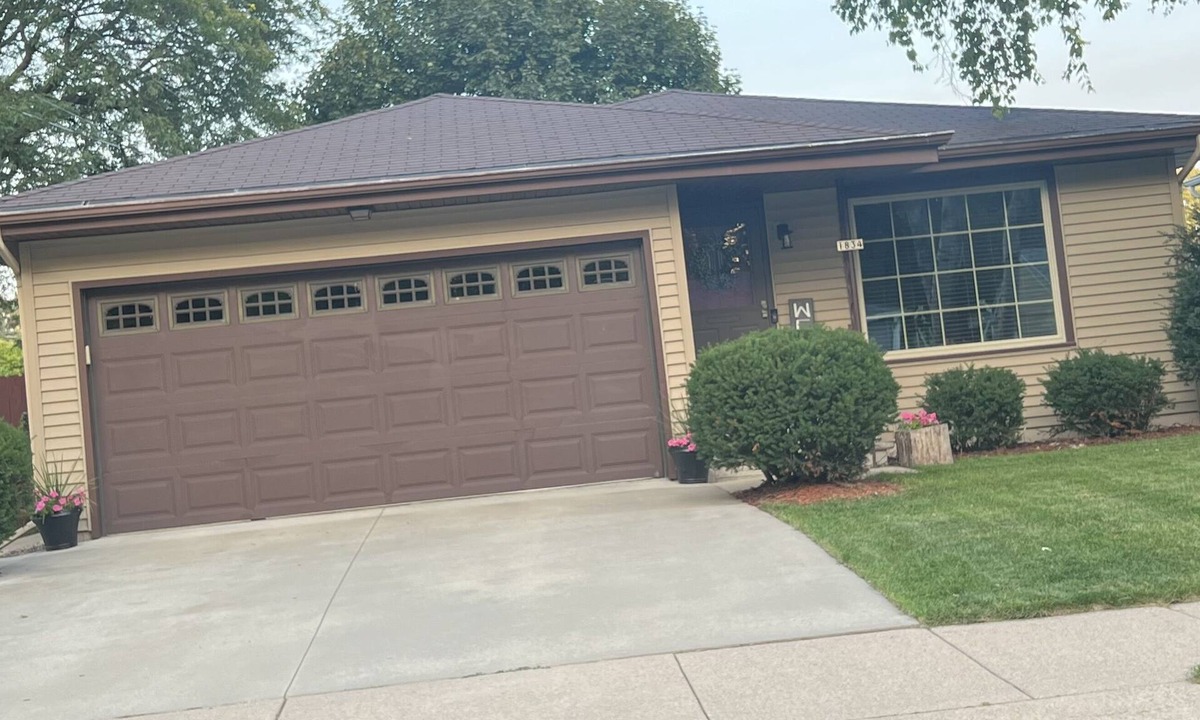 Oshkosh House | House for EAA Week 2 minutes from Airport!