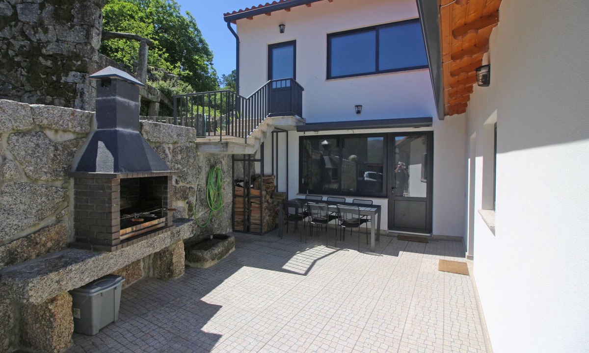 Carvalheira House | House in Gerês with fireplace