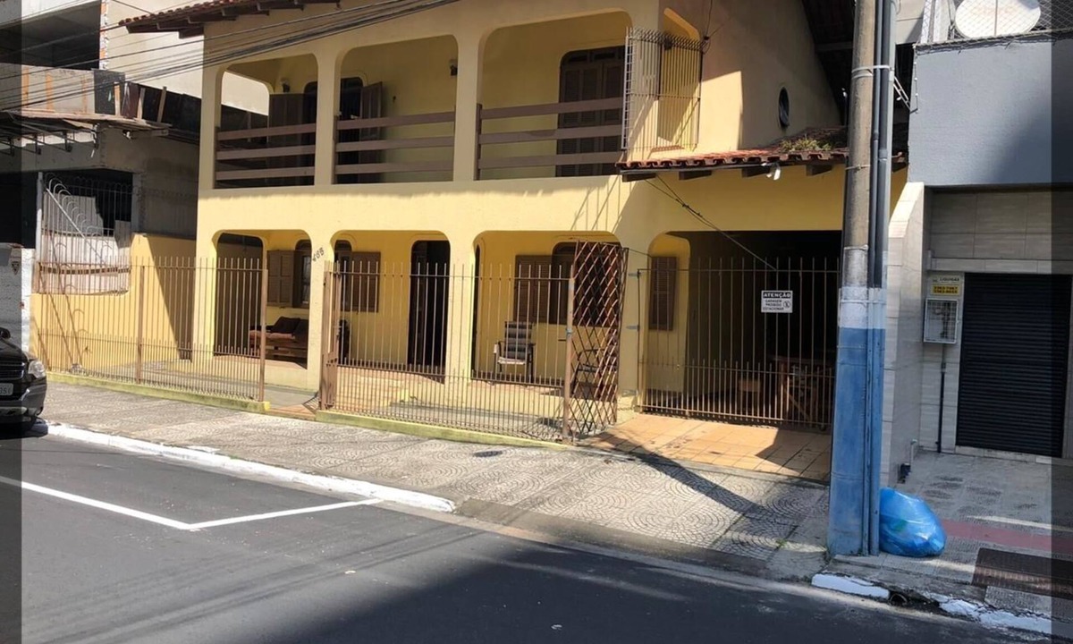 Centro House | House in the center of Baln. Camboriú, near the beach