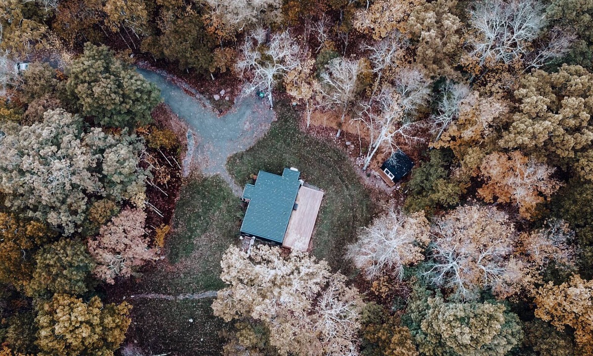 Narrowsburg Cabin | House of Four Seasons - Modern Cabin on 7 acres in Narrowsburg - dog friendly.