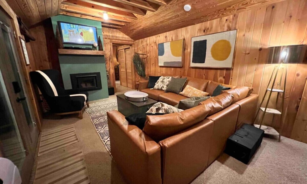 Bellepoint House | House on private 400 acre mountaintop farm!