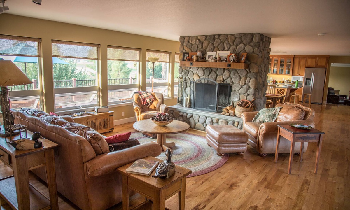 Fall River Mills House | House On The 16th Fairway For Golfers, Anglers, And Hunters