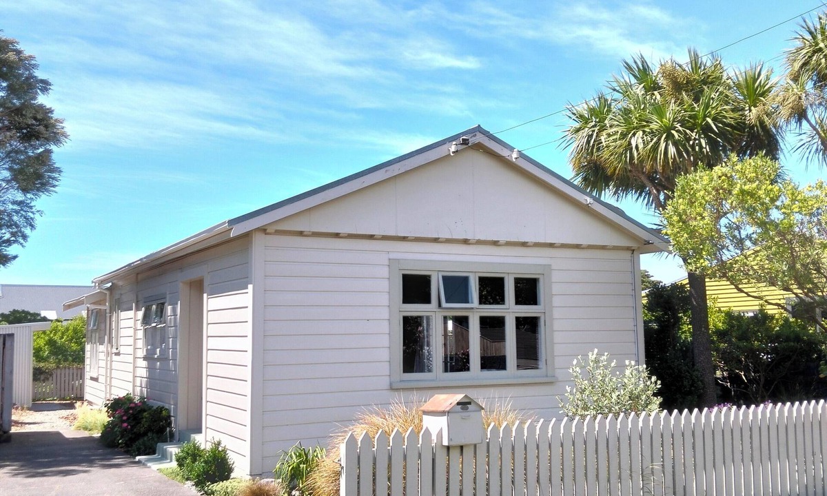 Featherston House | House on the Edge of Town