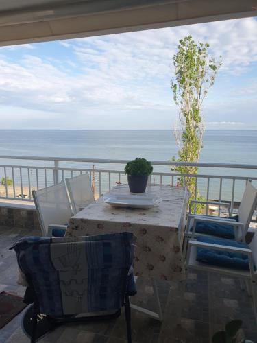 Neoi Epivates Apartment | House Thalassa