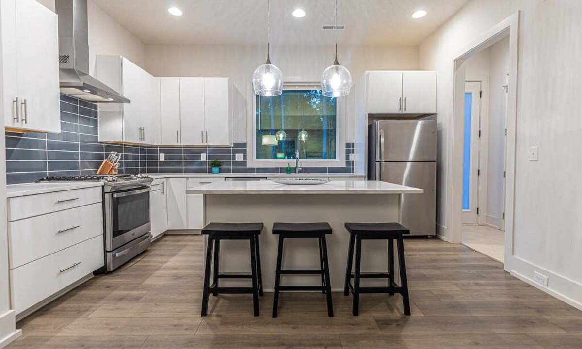 Sugar Creek House | House w/ Spacious Floorplan across from park!