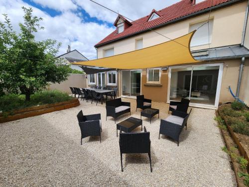 Miroir - Batignolles House | House with 9 Private Suites near Le Mans Circuit