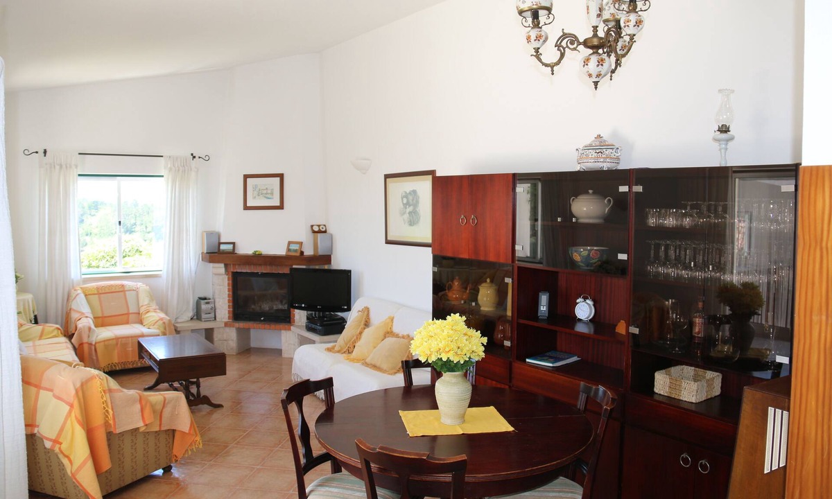 Casal do Pardo Cottage | House with ample surrounding space and care