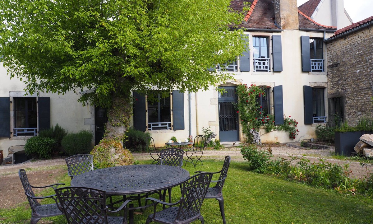 Nuits-Saint-Georges House | House with garden to discover Burgundy's vineyards