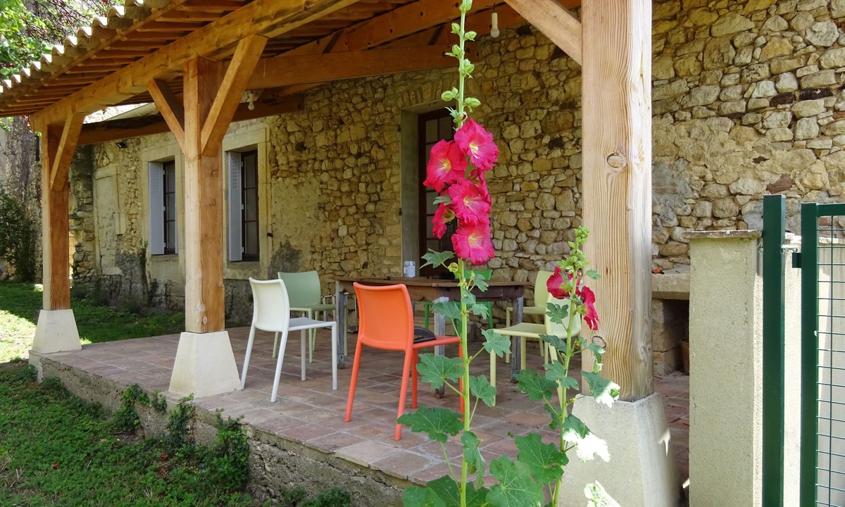Saint Michel d'Euzet House | House with garden, sleeps 4, in the heart of the vineyards, near the Cèze river.