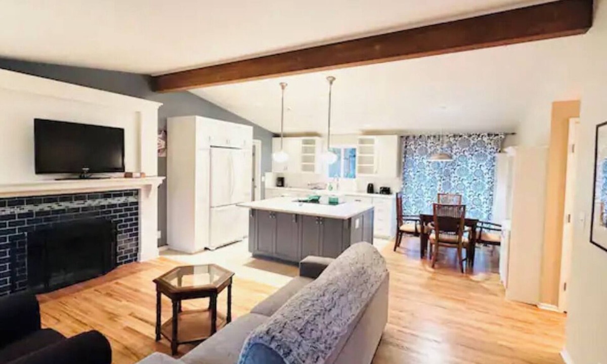 Lake Hills House | House with fully fenced yard and garage minute to downtown