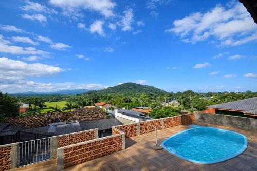 Alto Ribeirao House | House with Pool in Ribeirão da Ilha -13 People