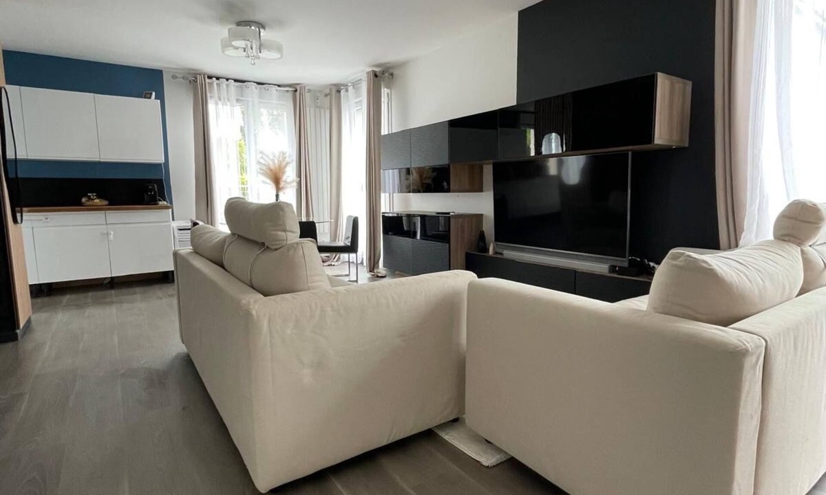 Vert-Saint-Denis House | House With Private Pool