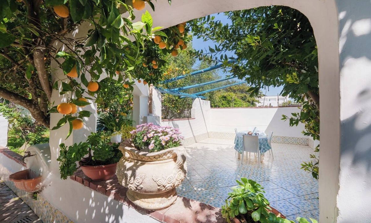 Procida Condo | House with Private Courtyard 200 m from the Cliffs