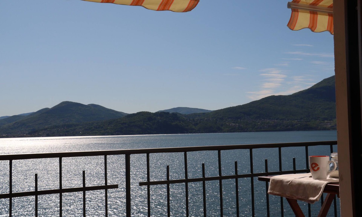 Resiga Apartment | house with private terrace and beautiful lake view