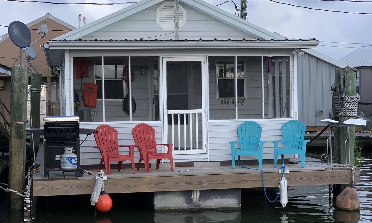 Venice Boat Rental | HOUSEBOAT FOR RENT- Venice Marina- The “Get Reel”- JUST RENOVATED!