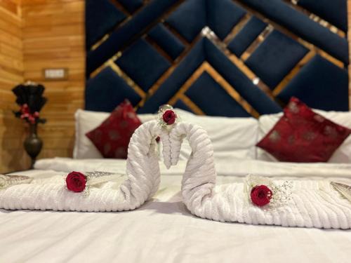 Dal Lake Hotel | Houseboat Trambak