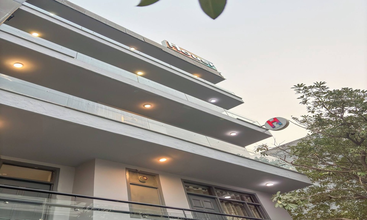 Gurugram Hotel | Housr Sector 49 Gurgaon Near Spaze IT