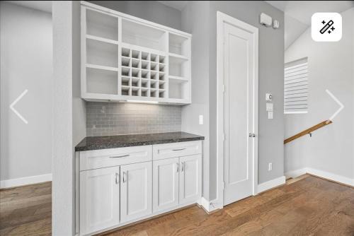 Northside Villa | Houston EaDo