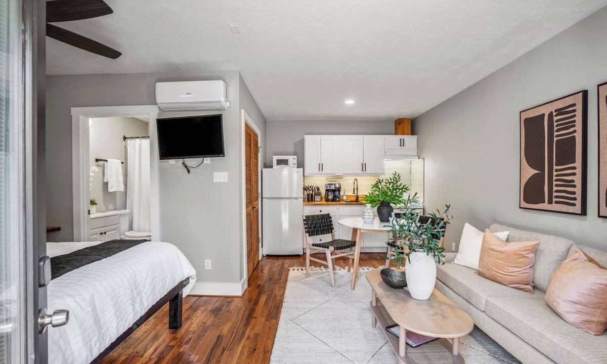 Greater East End Apartment | Houston hideaway minutes from Downtown, near top attractions with parking and easy self check-in