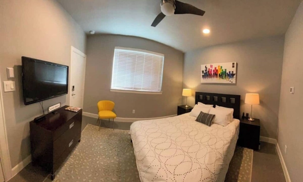 East Downtown Houston House | Houston Private Suite East Downtown Welcome Sports fans!