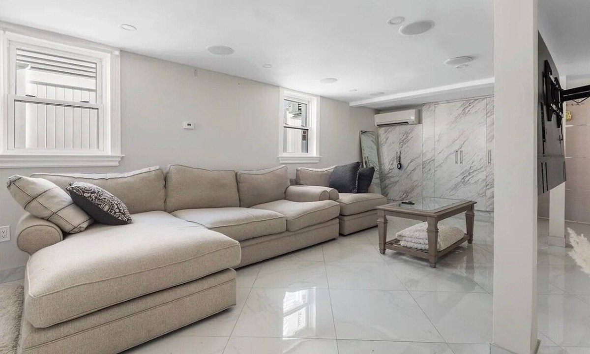 Queens Apartment | Howard Beach Luxury Perfect 3-bedroom 2-full bathroom apartment with Pool