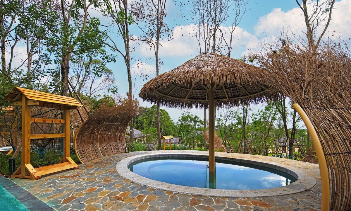 Jingyang District Hotel | Howard Johnson Hot Springs Plaza Yinghuashan