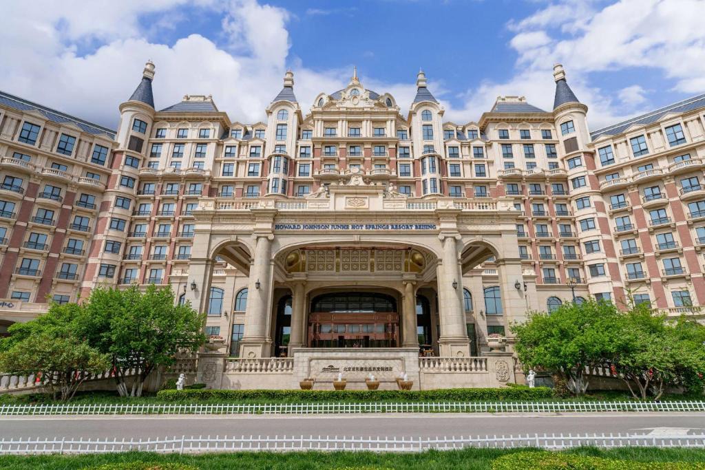Shunyi Hotel | Howard Johnson Junhe Hot Springs Resort Beijing北京君和豪生酒店
