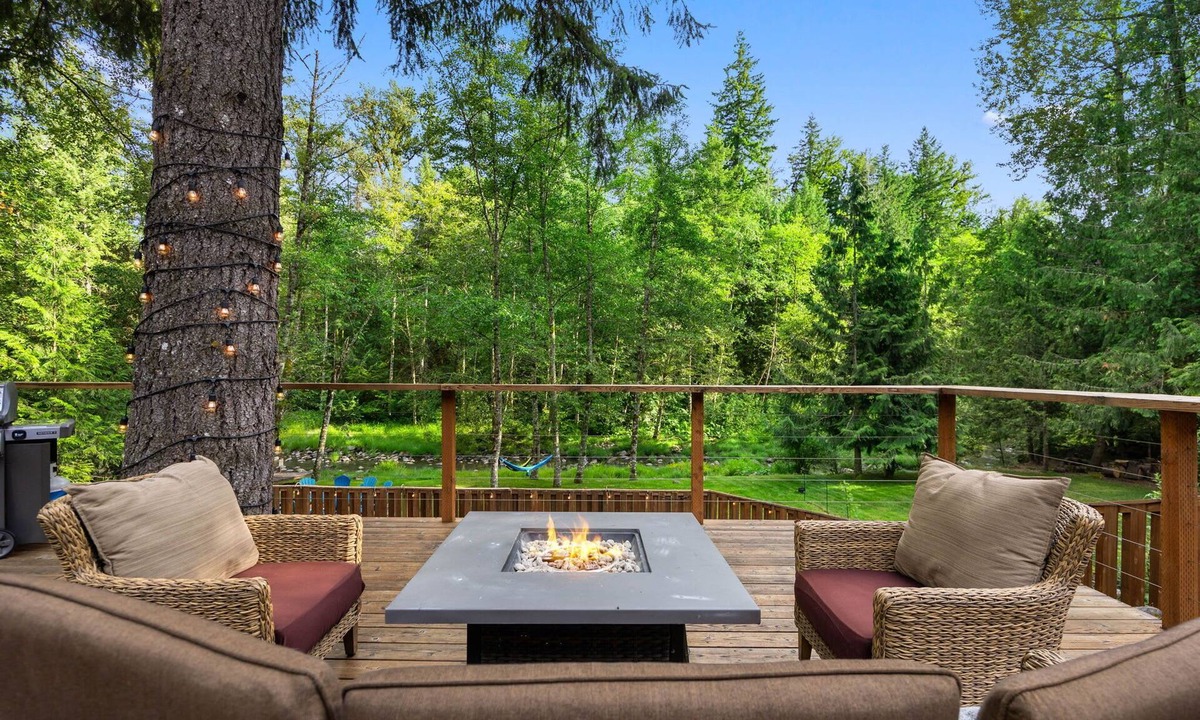 Marmot House | Howard's Hideaway Riverfront Pet Friendly Cabin