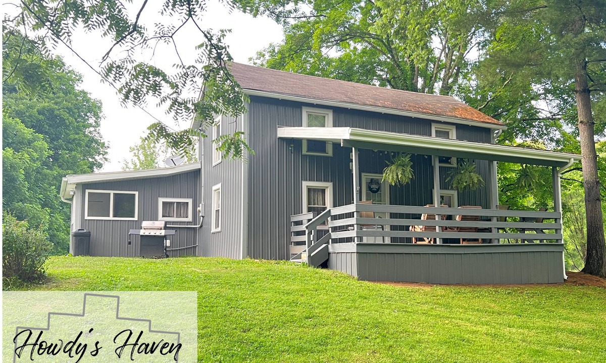 Logan House | Howdy's Haven-Peaceful getaway in the Hocking Hills. 23 shared acres with host.