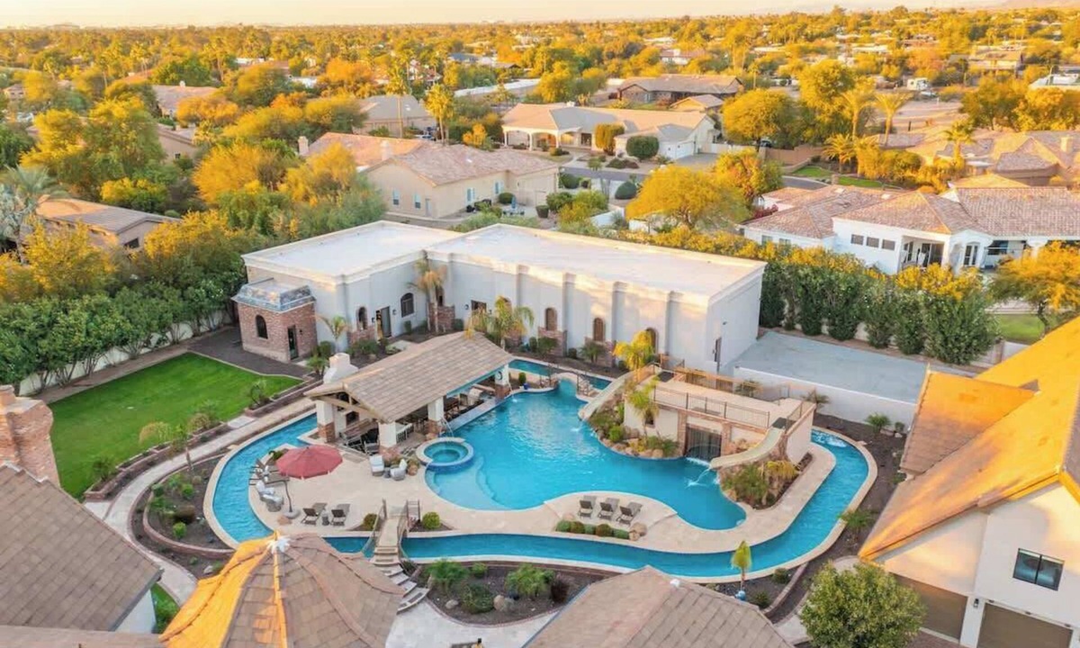 Cactus Acres House | HÓZHÓ Luxe | Lazy River | Indoor Pickleball | Pool