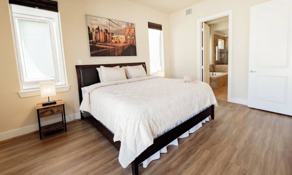 Midtown House | #HTX Skyline-View Luxe Home, Sleeps 8, Midtown