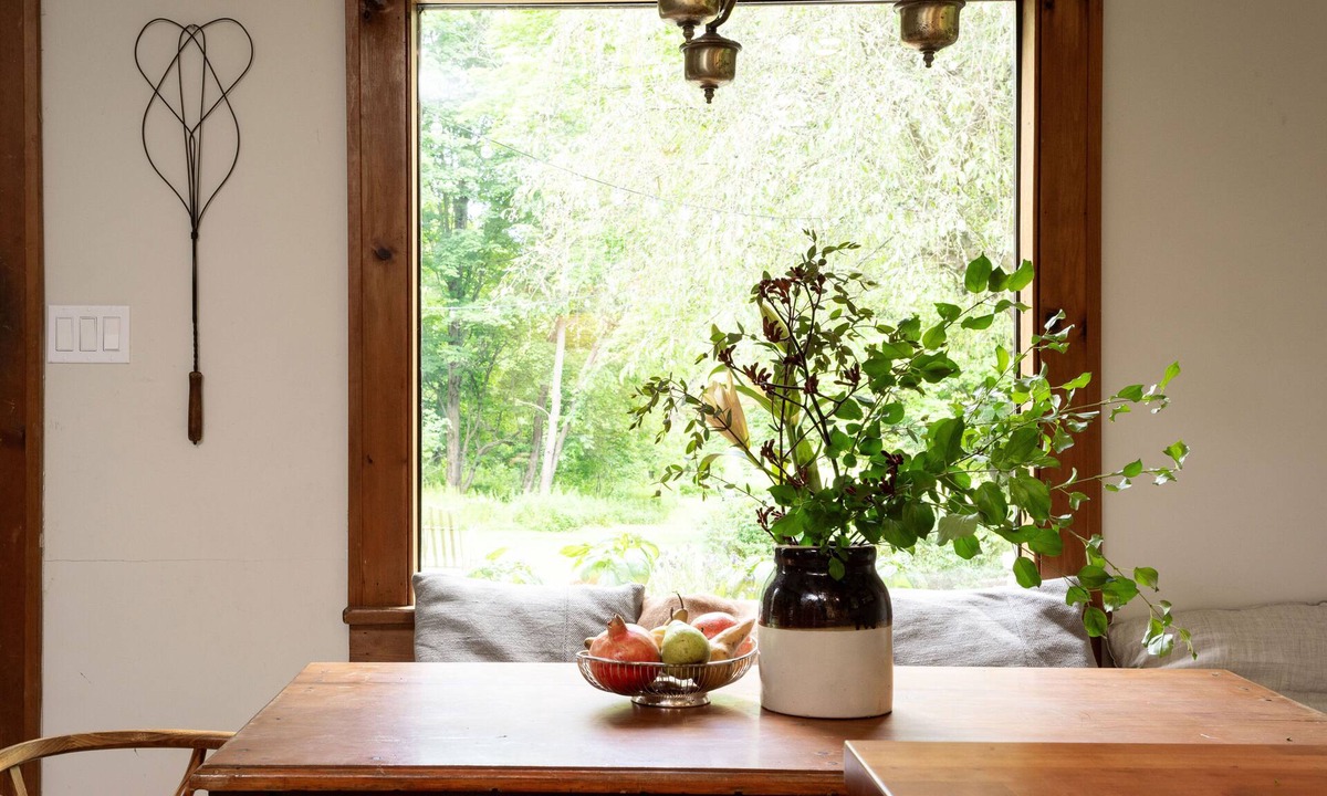 Poughkeepsie Bed & Breakfast | Hudson Pond · Garden Queen Suite · GF Breakfast