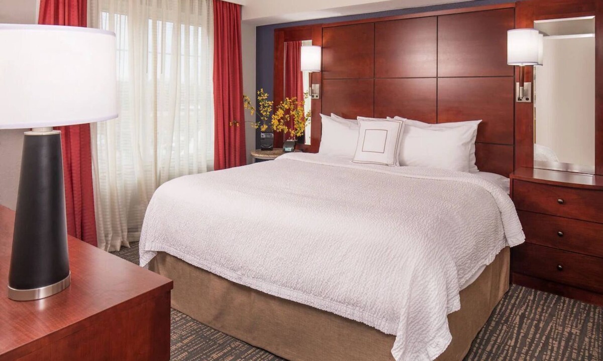 Northwest Yonkers Hotel | Hudson River 2 BR Suite Breakfast, Gym & Pool