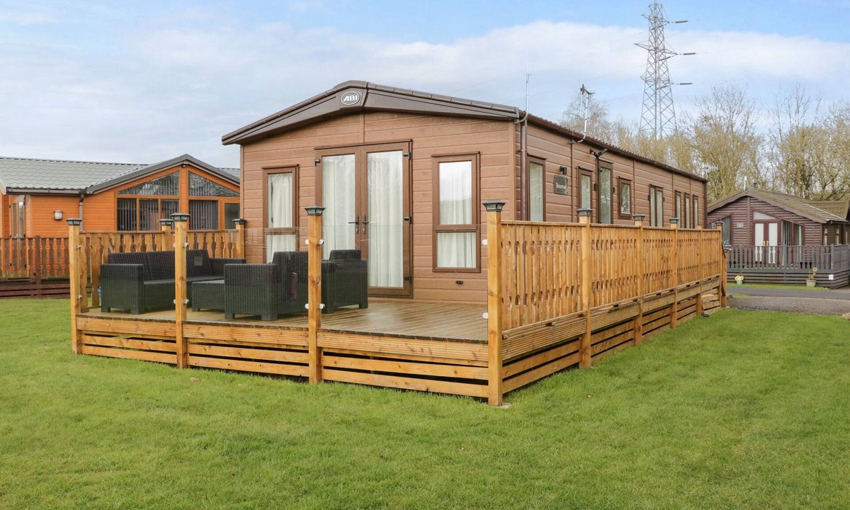 Warton Cottage | HUDSON'S HIDEAWAY, pet friendly in South Lakeland Leisure Village