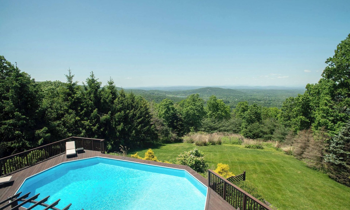 Town of East Fishkill House | Hudson Valley Retreat | Hot Tub, Pool & Gym