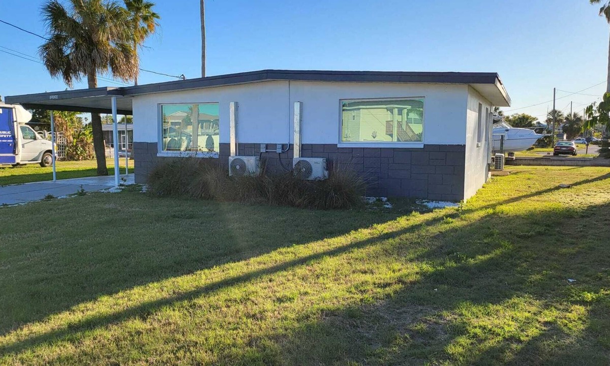 Sea Ranch On The Gulf House | Hudson Waterfront House - On a scenic canal with dock & direct Gulf access
