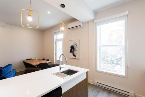 Mile End Apartment | Huge 2 Bdr with Balcony in Mile End by Den Stays