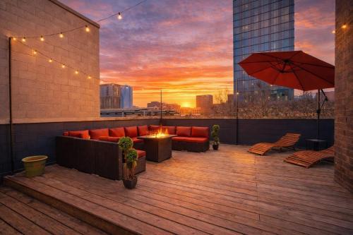 West Loop Apartment | Huge 5BR Heart of Fulton Market Duplex of Dreams
