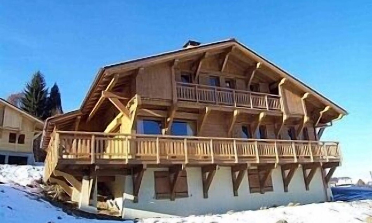 Combloux Ski Chalet | Huge Chalet in Combloux, sleeps up to 14, 5mins access to huge Evasion ski area.