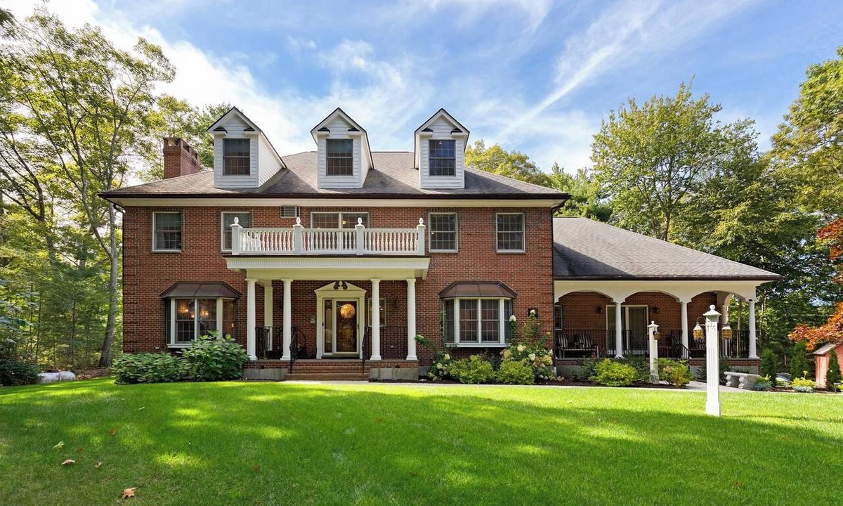 York Harbor House | HUGE family Home! Sleeps 27 comfortably. 3/10 mile from the Beach!