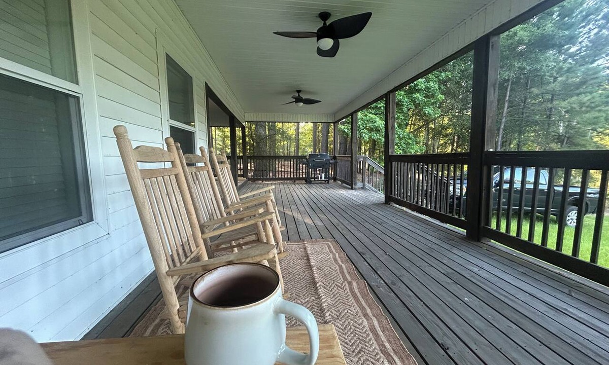 Negreet House | Huge front porch on half acre in Toledo Bend