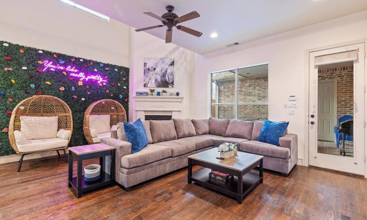 Glencoe House | Huge Home w/Gameroom, Patio, & Secret Room!