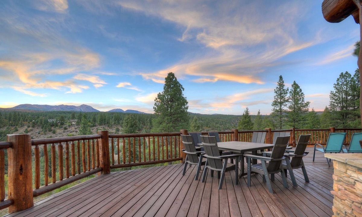 Durango West House | Huge Log home on 40 Acres - Awesome Views, Decks, Pool Table - 7 Min to Dgo