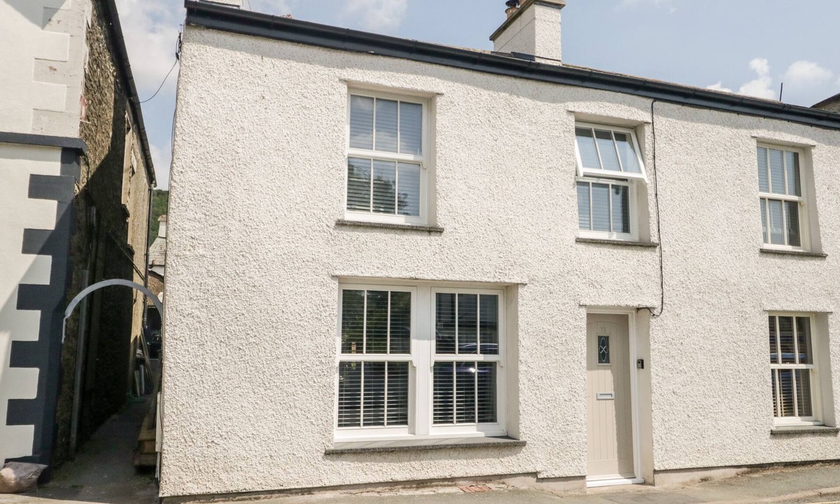Staveley House | HUGILL COTTAGE, pet friendly, with open fire in Staveley