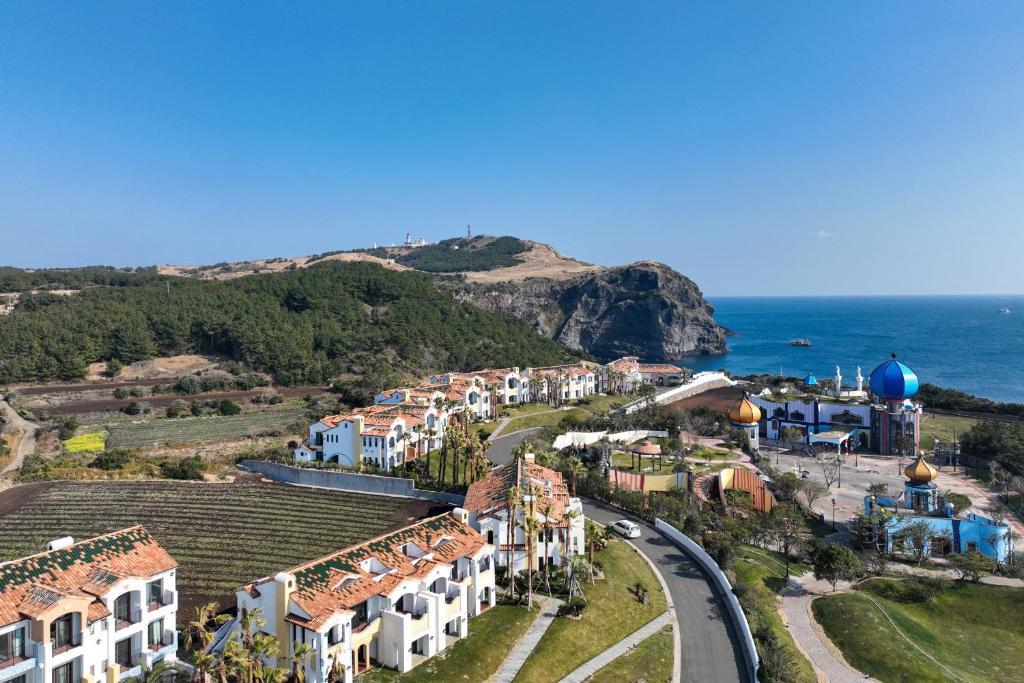 Jeju City Resort | Hundert Hills