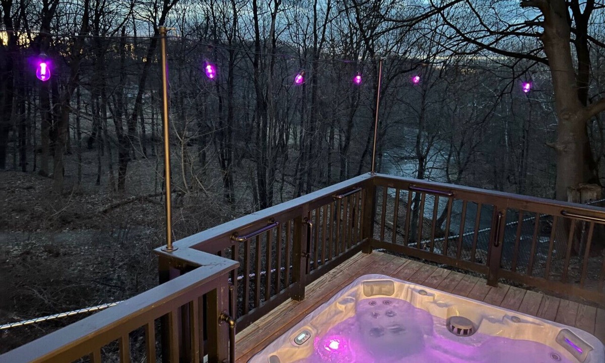 Chatham House | HunnyHAUS: Deluxe TINY*private spa*walk to town