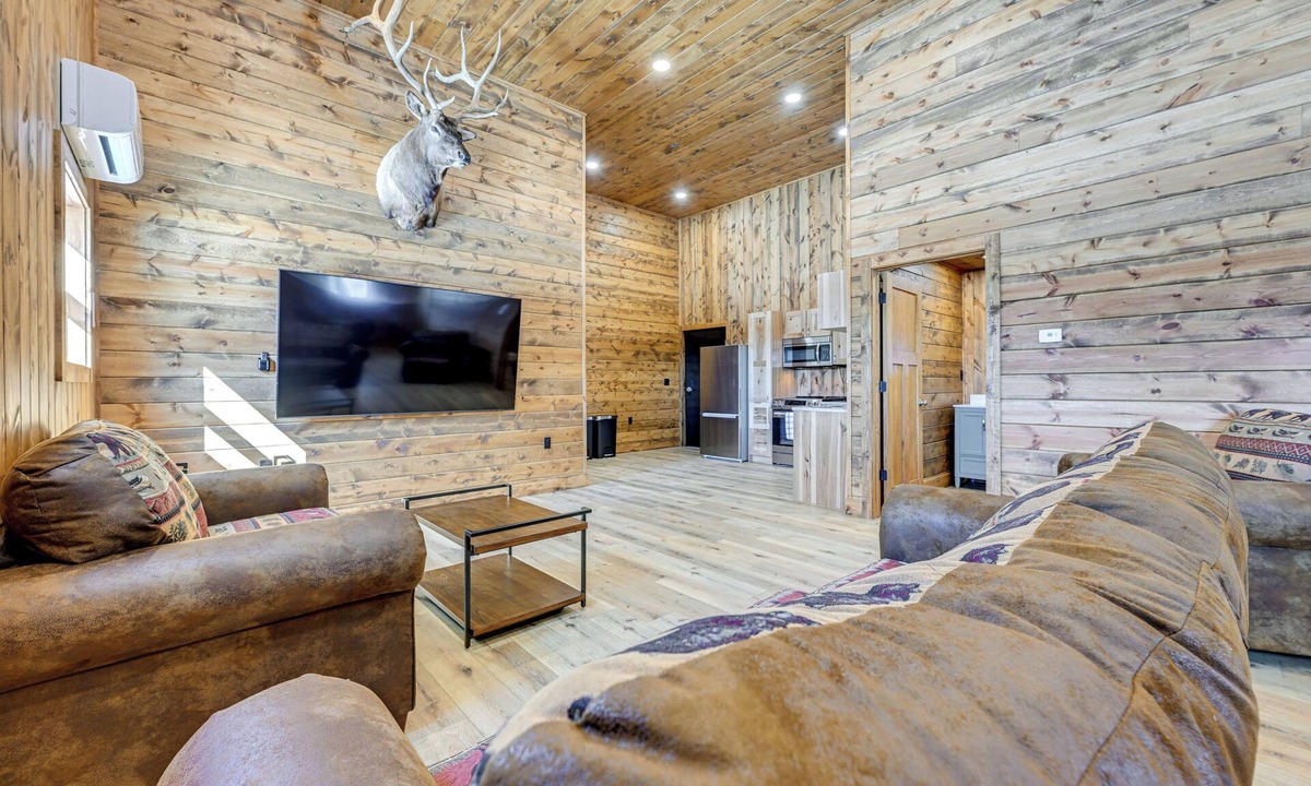 Tomahawk Cabin | Hunt, Fish & Boat: Northwoods Hideaway
