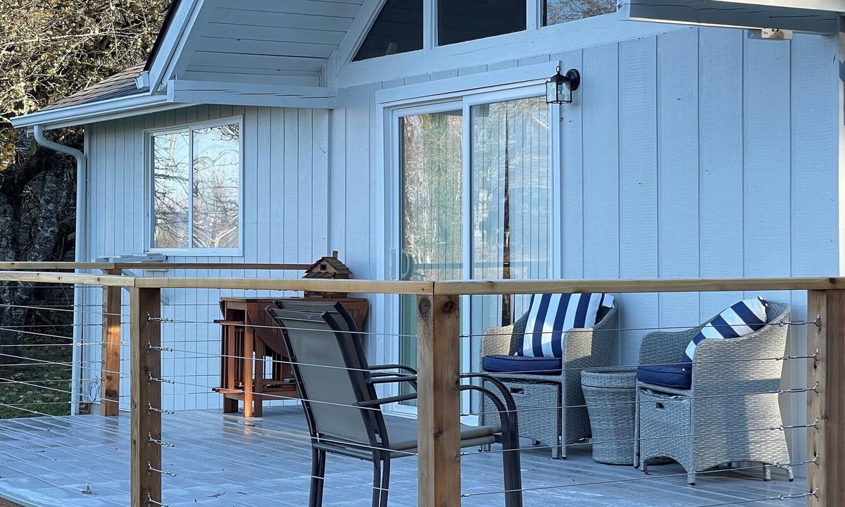Union Cabin | Hunter's Cozy River Bend Cabin on Skokomish River, 1bd/1ba